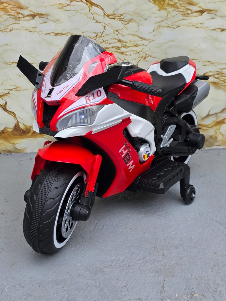 Moto R10 edad 1 a 12 años llantas plástico