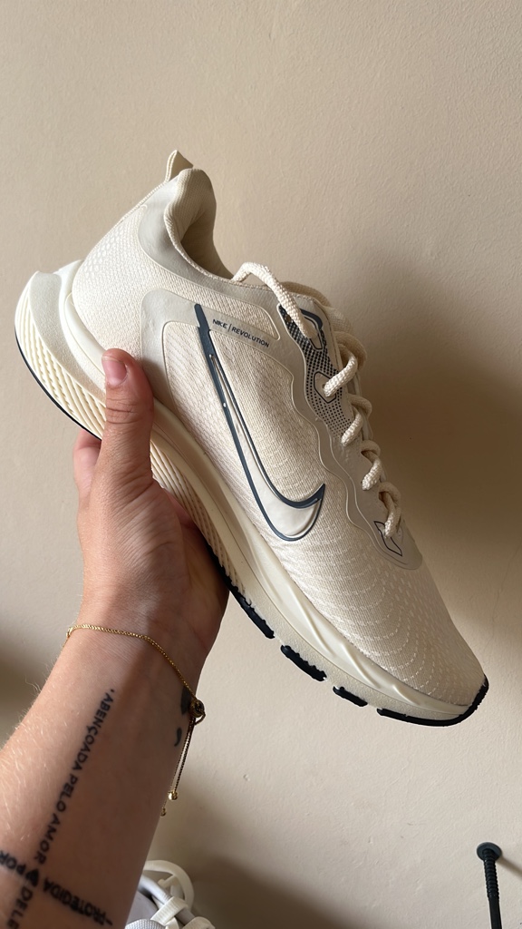 Nike Revolution branco