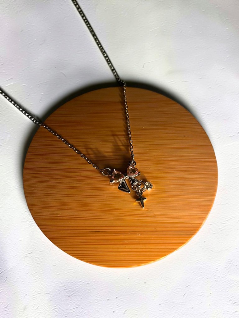 Collar con dije de Moño color rosa