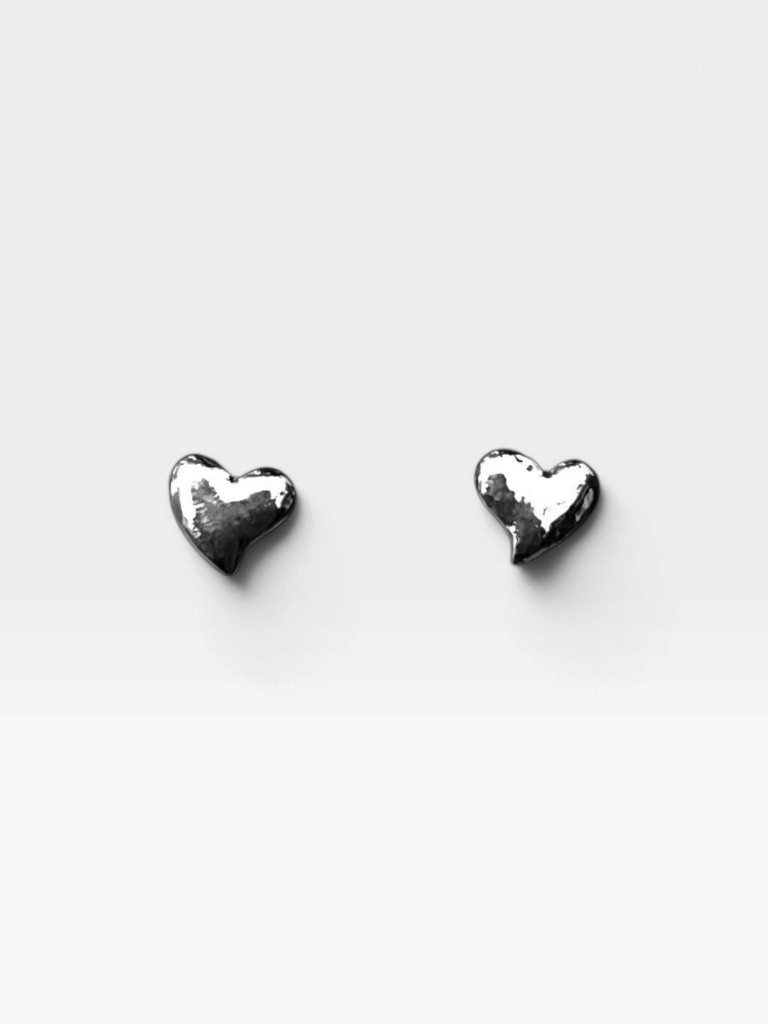 Aretes corazon plateados