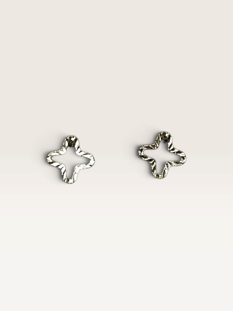 Aretes plateados de trebol
