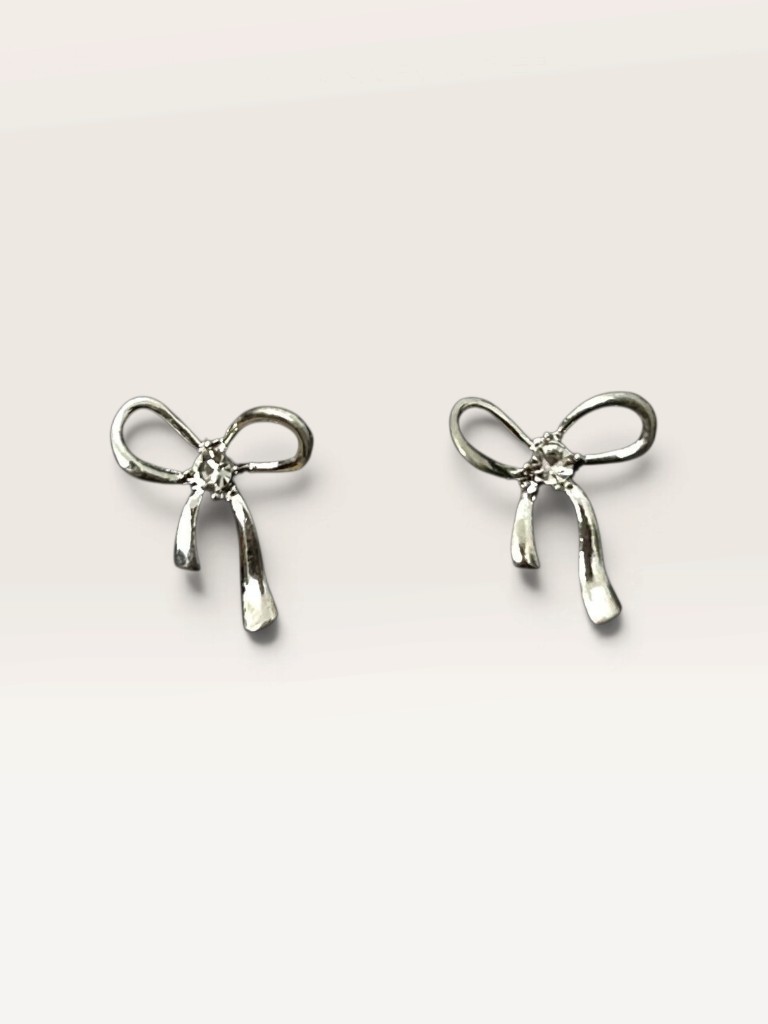 Aretes moño plateados con pedrería