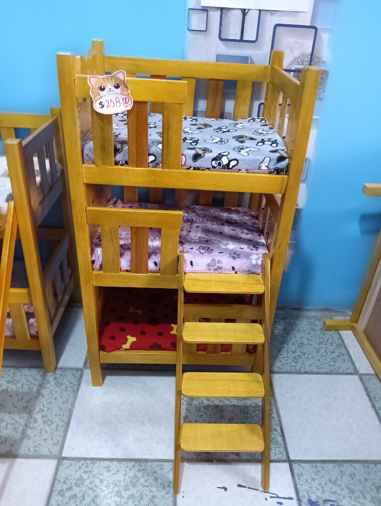 Cama para mascota de madera