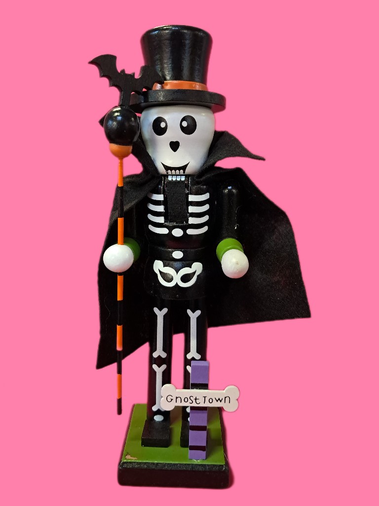 Figura esqueleto con sombrero