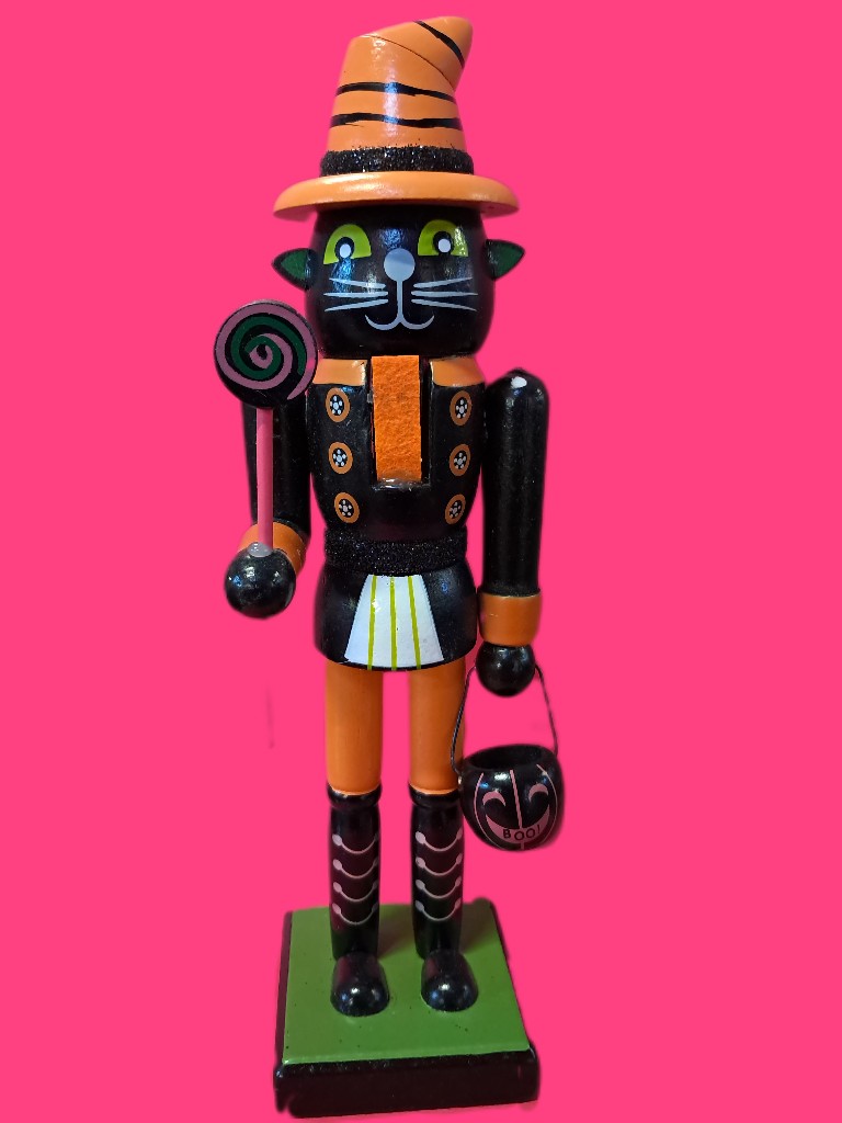 Figura gato brujo naranja