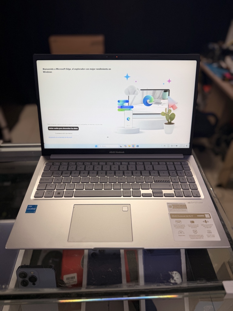 ASUS Vivobook plateado