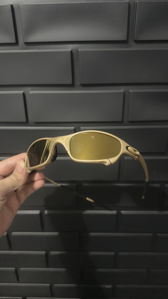 Lentes de sol beige deportivos