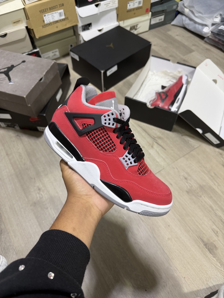 Jordan 4 Toro bravo 2025