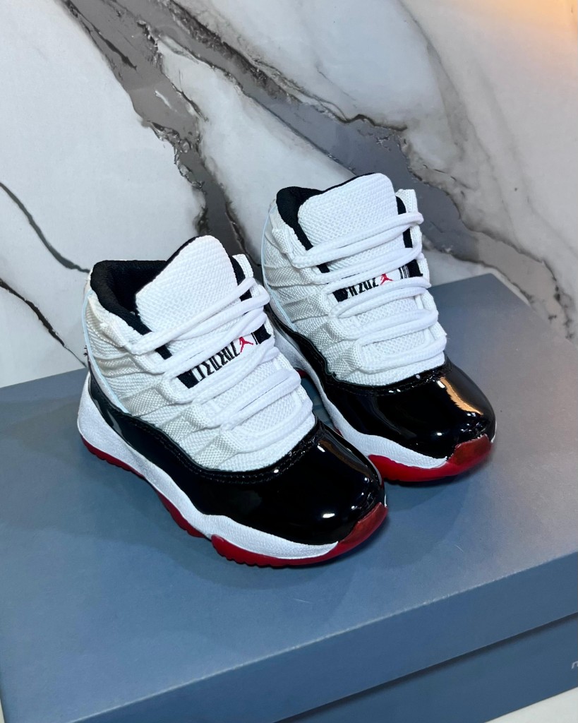 JORDAN RETRO 11 B/N