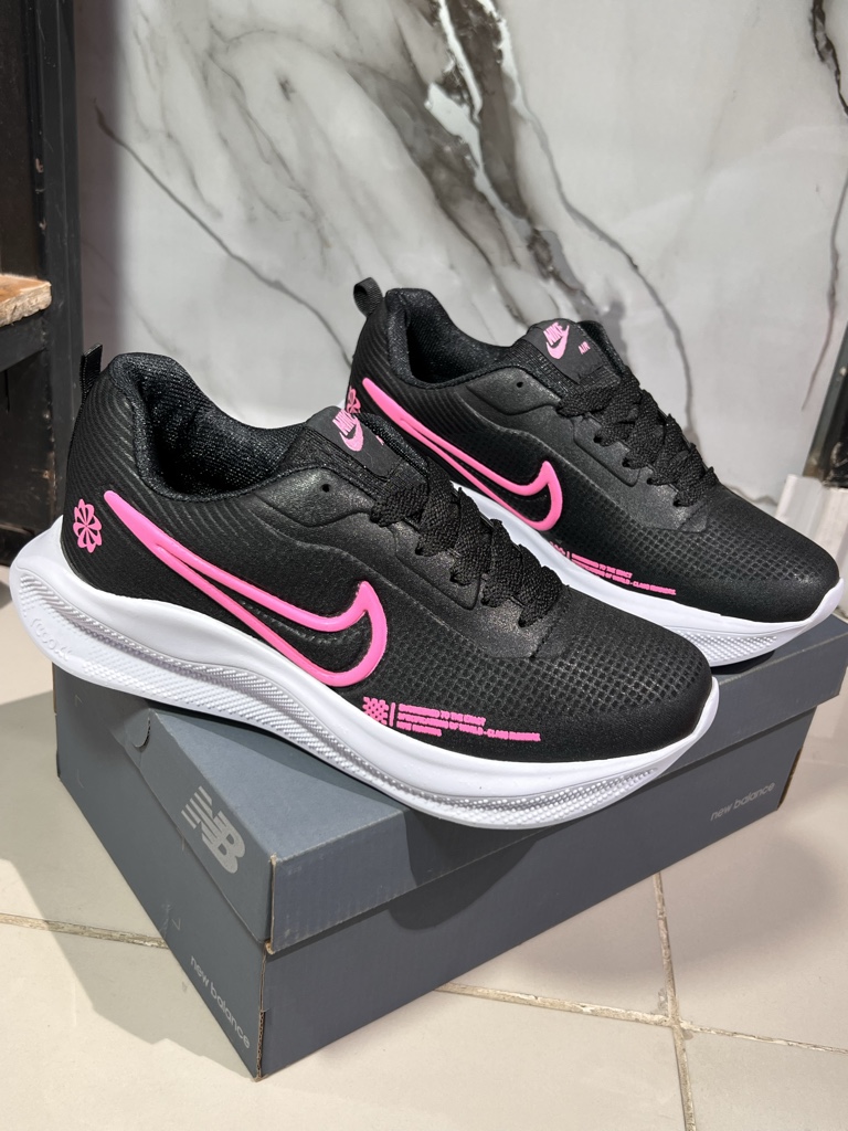 NIKE ZOOM NEGRA FUCSIA