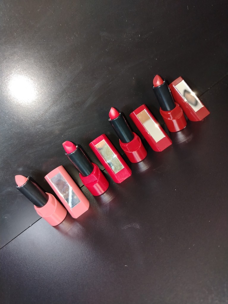Labial en barra con espejo