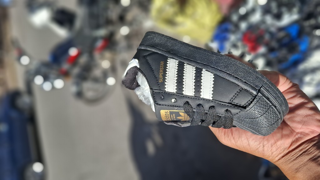 Adidas Superstar negras