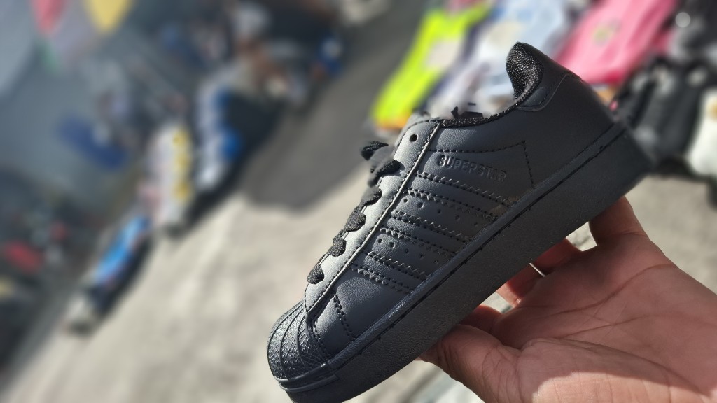 Adidas todas negras