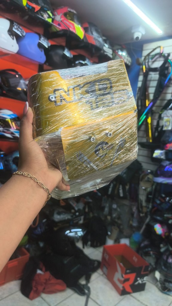 Pechera dorada nkd larga