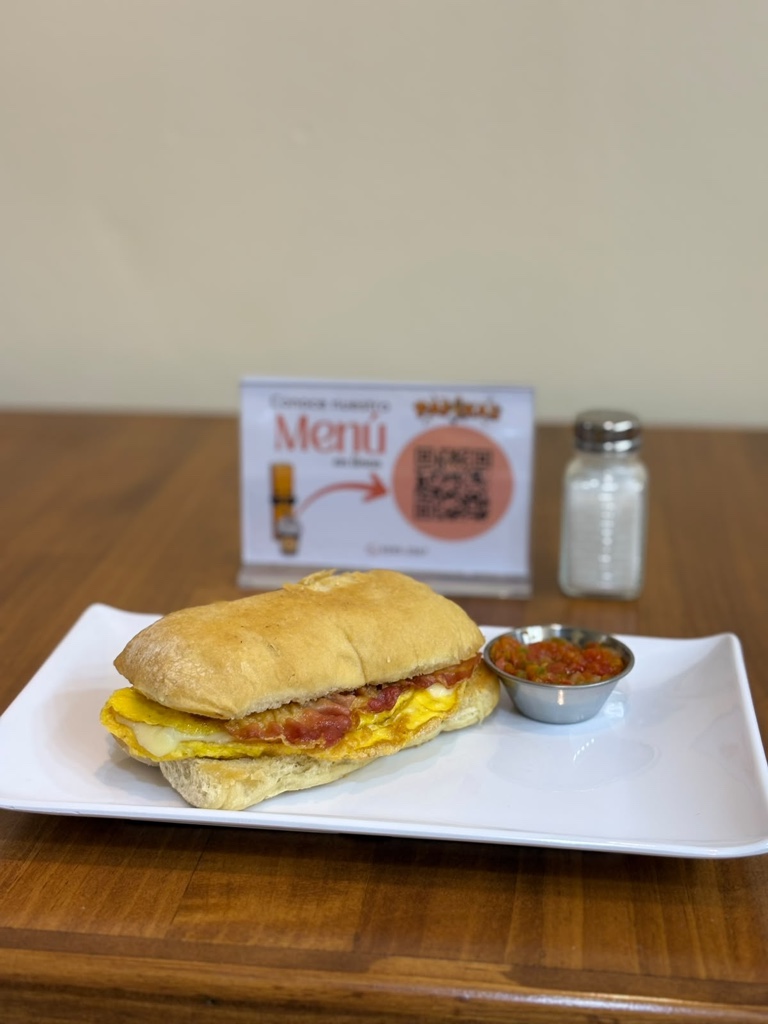 Sándwich de huevo y tocino