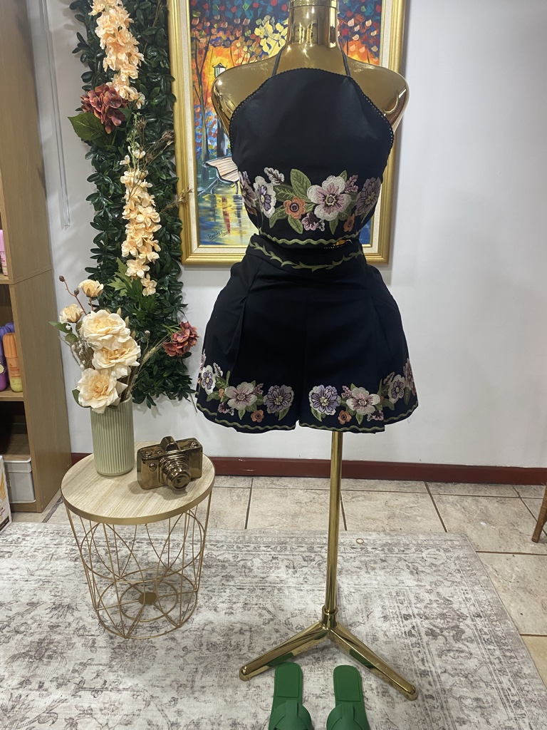 Set negro floreado