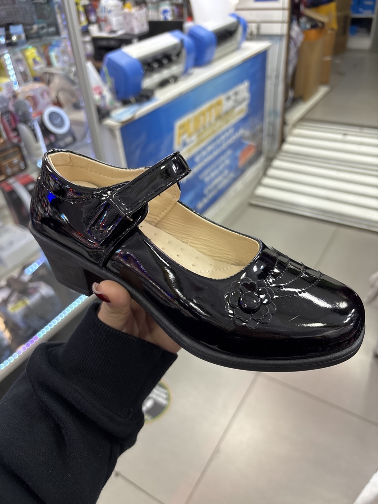 ZAPATO TACO CHAROL FLOR