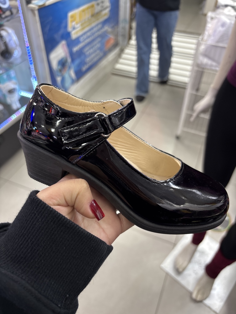 ZAPATO TACO CHAROL LISO