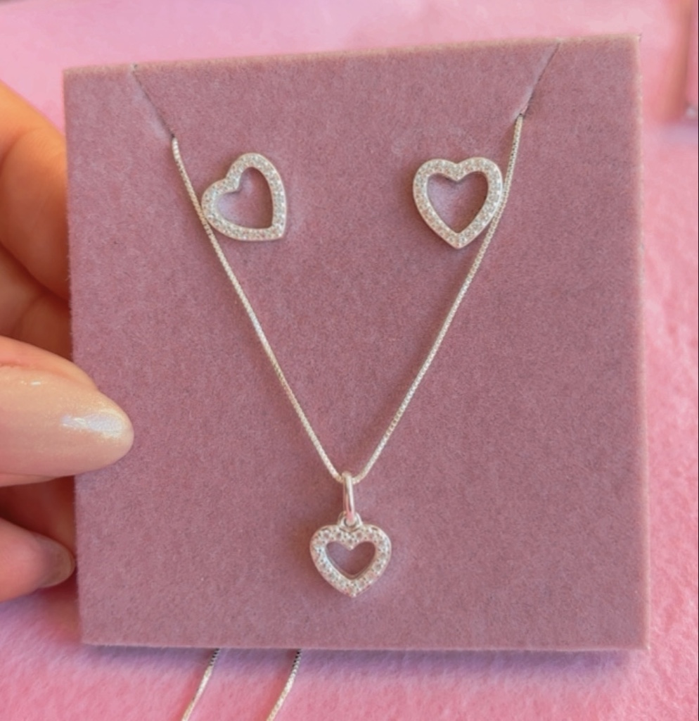 Conjunto coração  vazado com zirconias