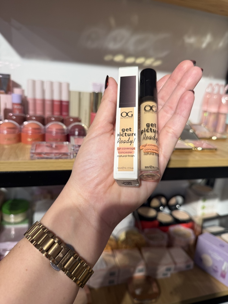 Corrector outdoor girl