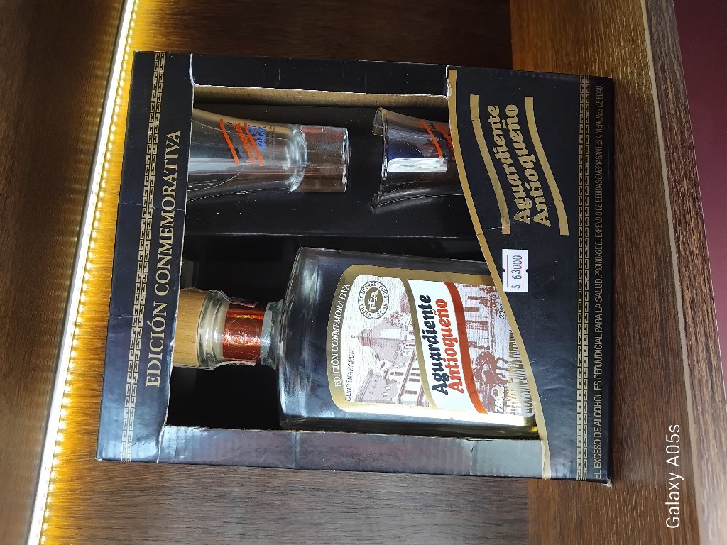 AGUARDIENTE ANTIOQUEÑO edición conmemorativa 750 ml