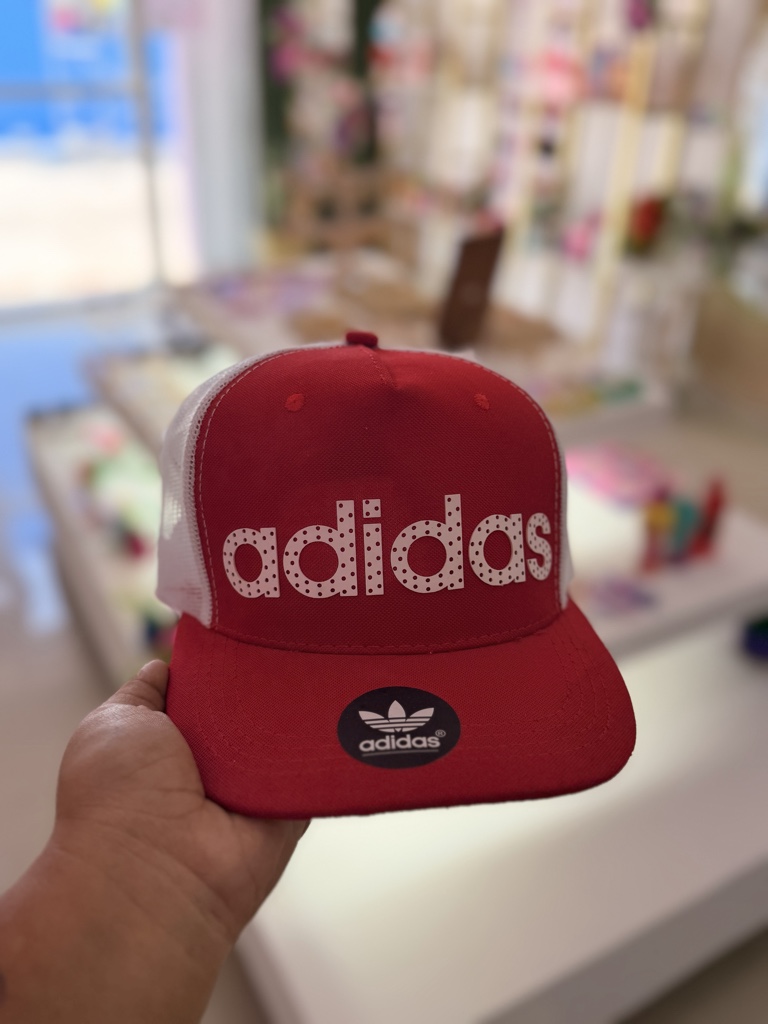Adidas gorra roja