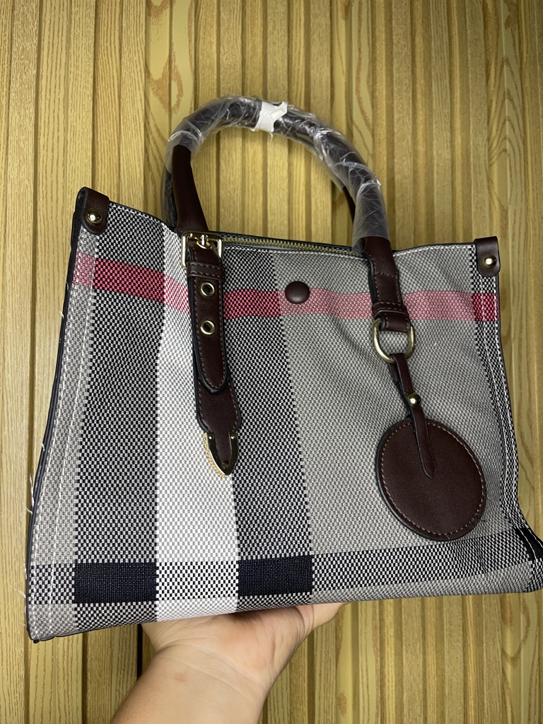 Bolso cuadros gris y vino