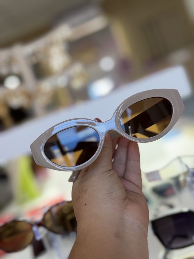 Gafas blancas ovaladas