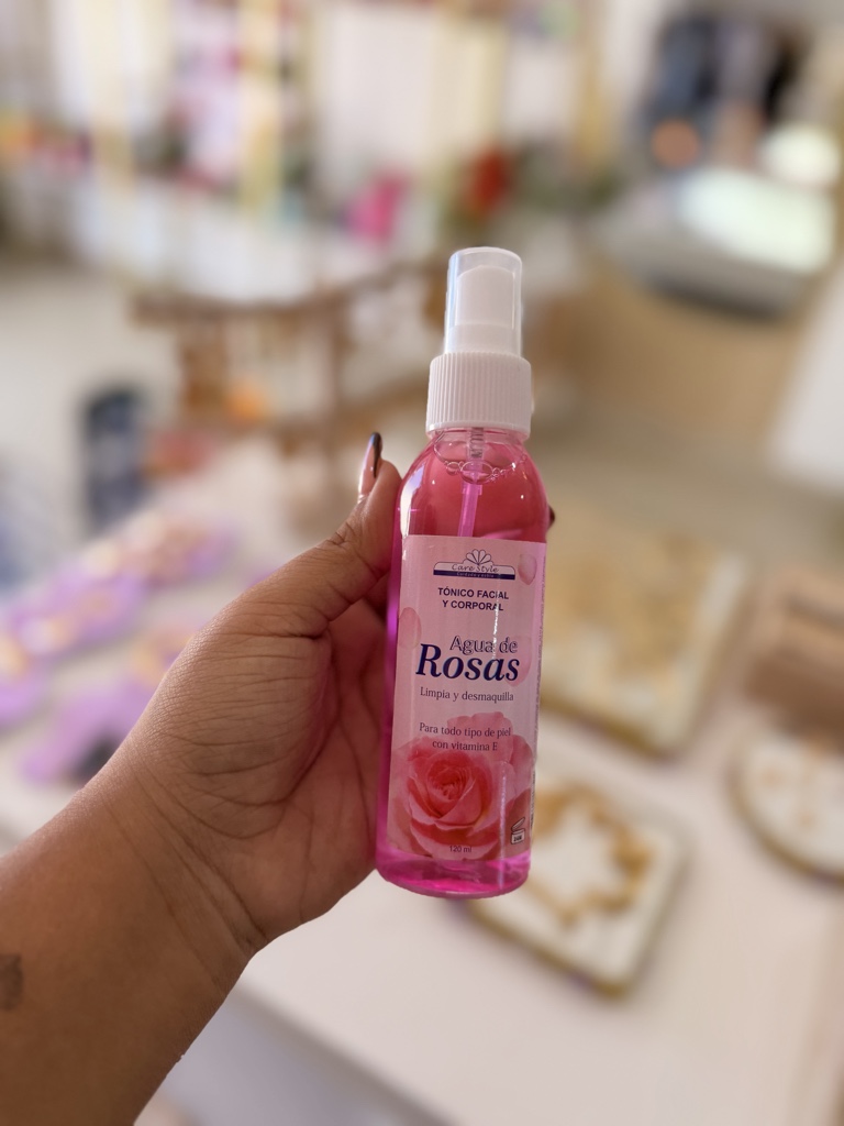 Agua de Rosas