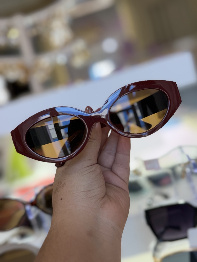Gafas rojas ovaladas