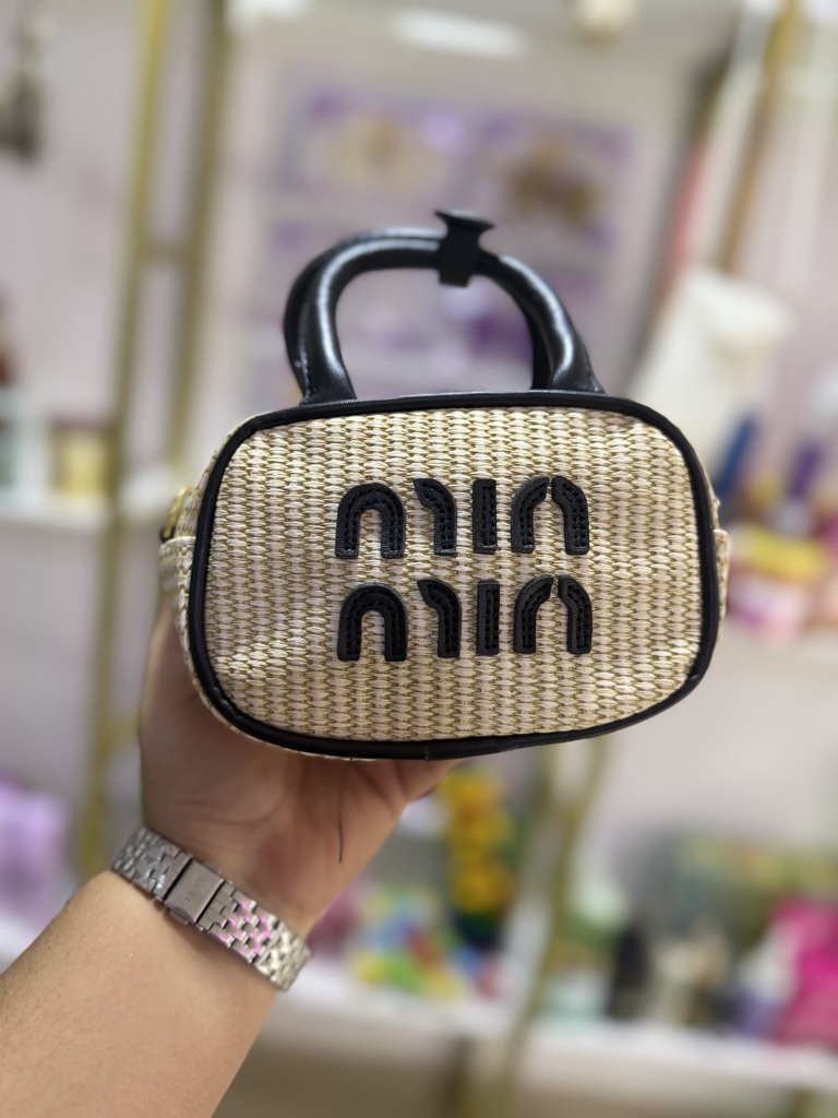 Miu Miu bolso tejido beige