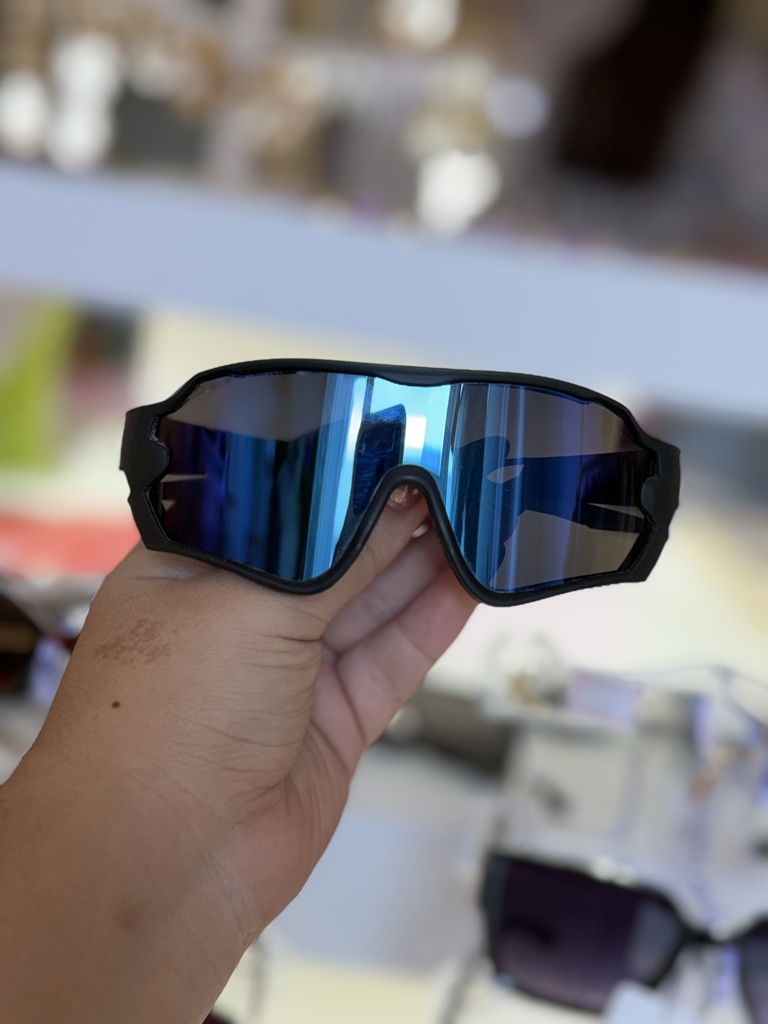 Gafas deportivas negras para niño