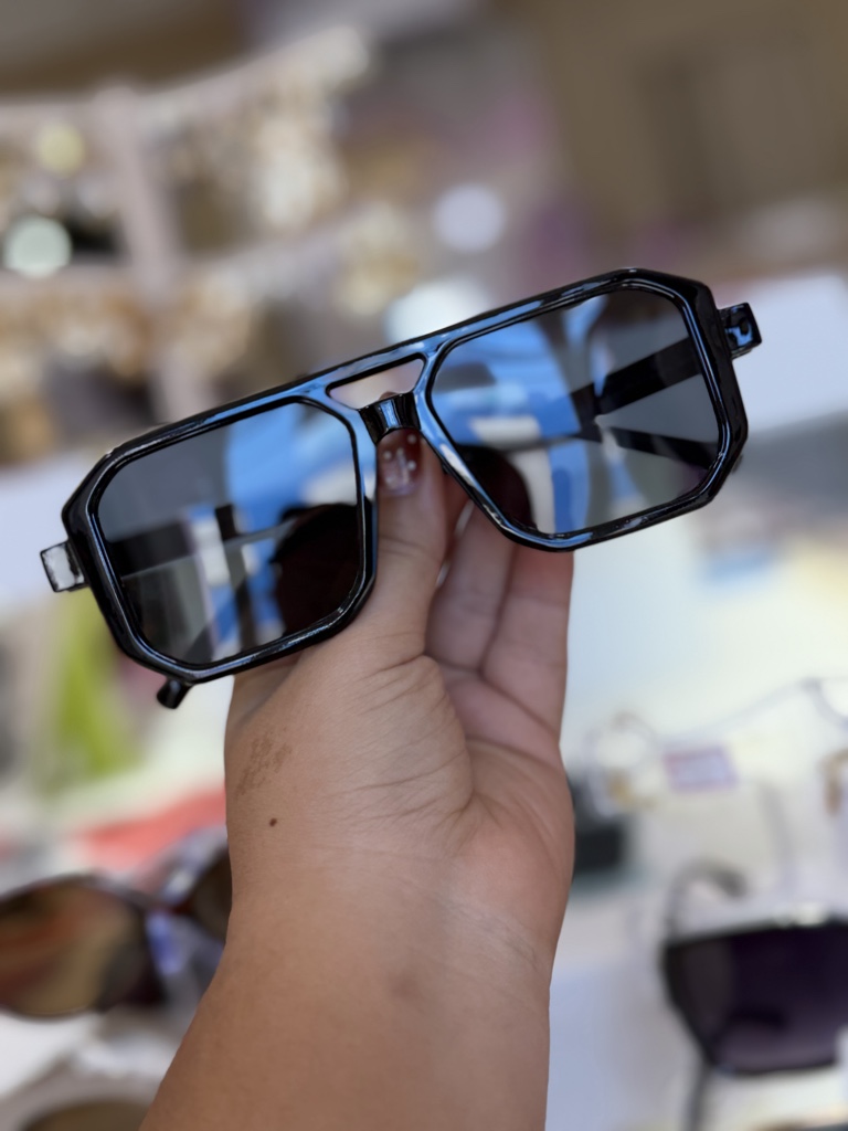 Gafas negras cuadradas