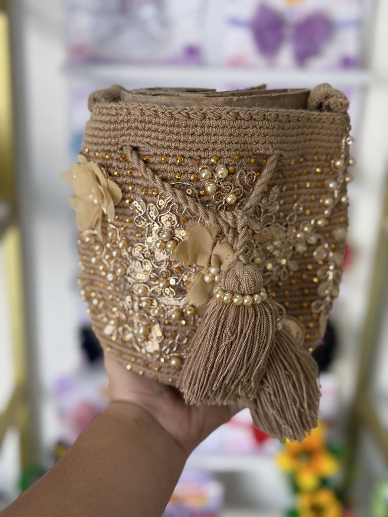 Mochila mini tejido beige con perlas