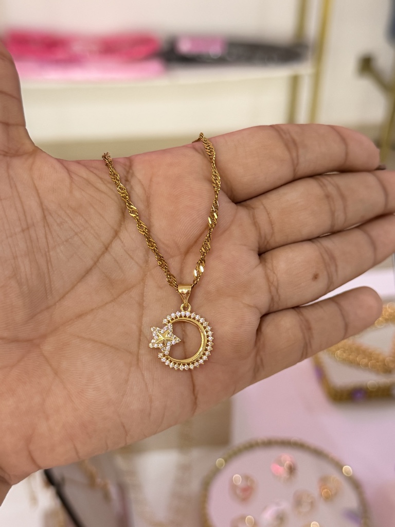 Cadena dorada luna y estrella