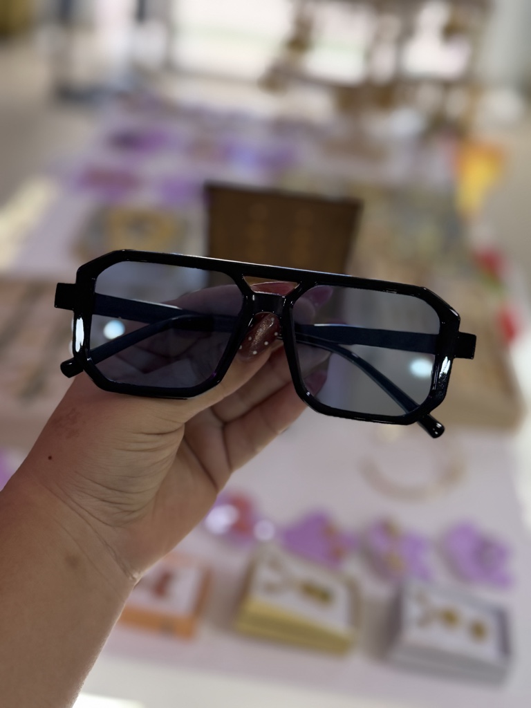 Gafas negras rectangulares azules