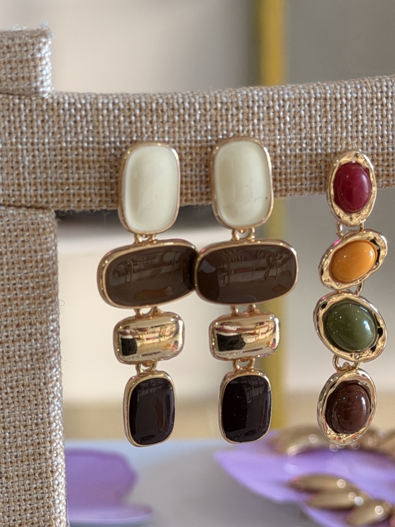 Aretes dorados multicolor