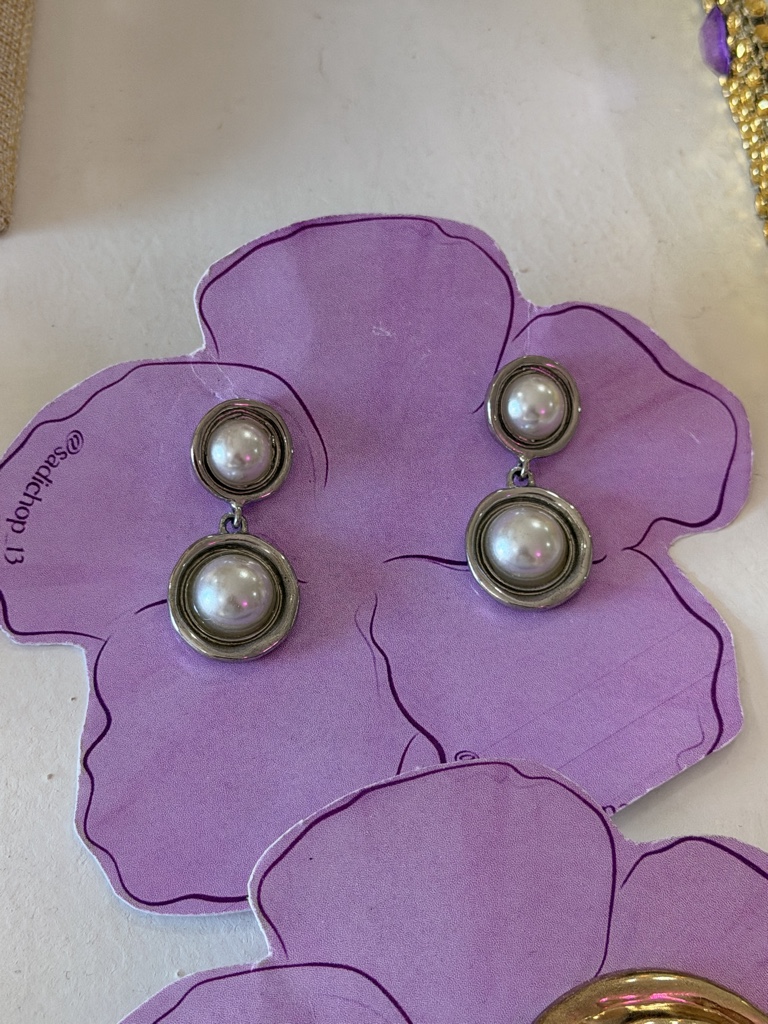 Aretes perla plateados