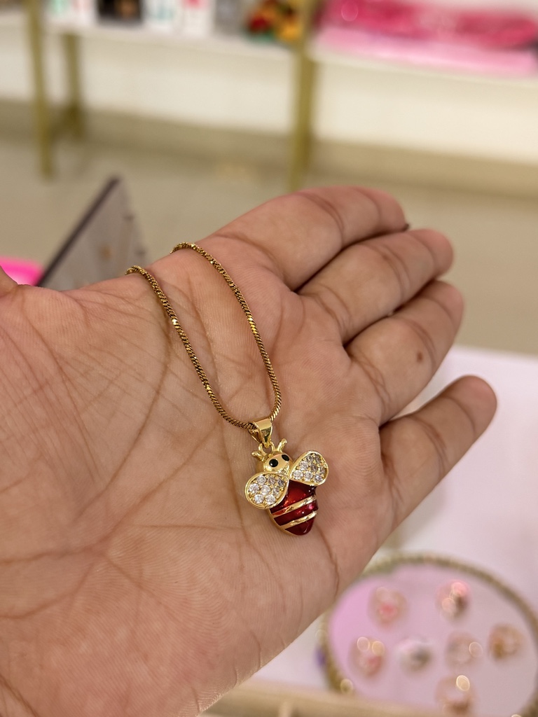 Cadena abeja roja