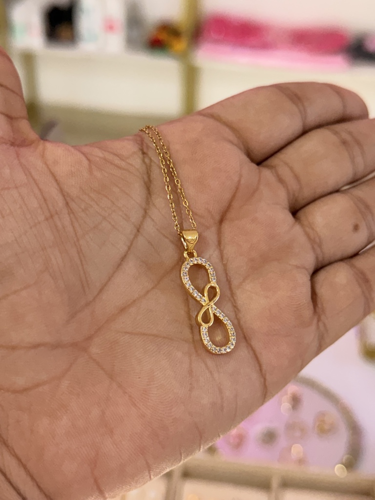 Cadena dorada infinito