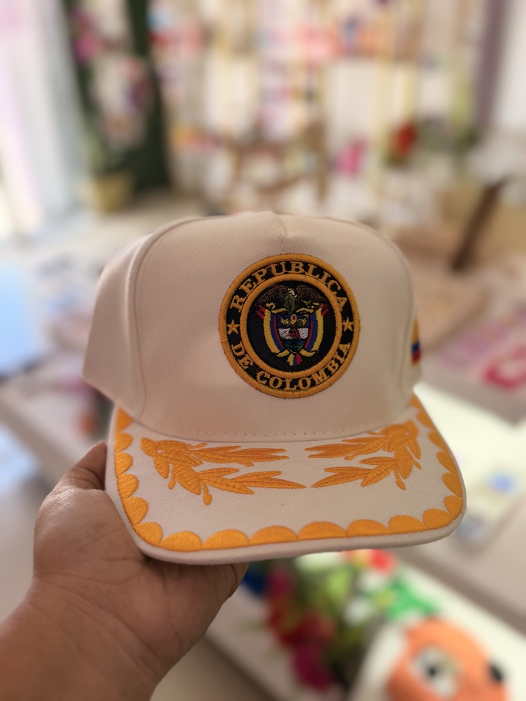 Gorra blanca Republica de Colombia