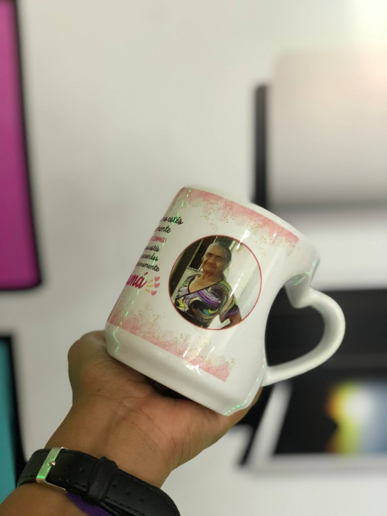 TAZA BLANCA CON ASA DE CORAZON