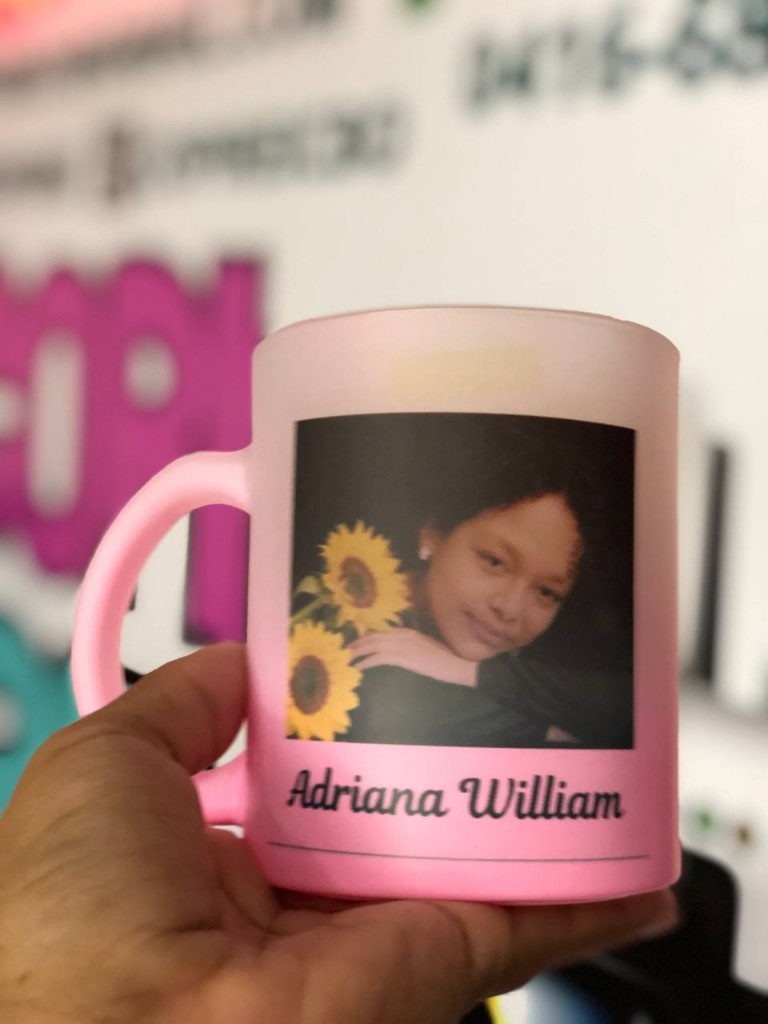 TAZA GLASSEADA PERSONALIZADA (ROSADA - AZUL - TRANSPARENTE)