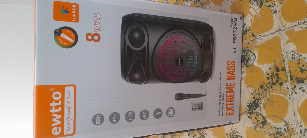 ewtto bocina 8 pulgadas RGB negra