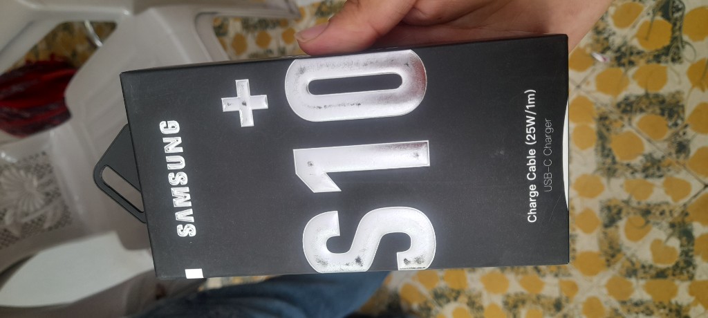 Samsung S10+ cable blanco