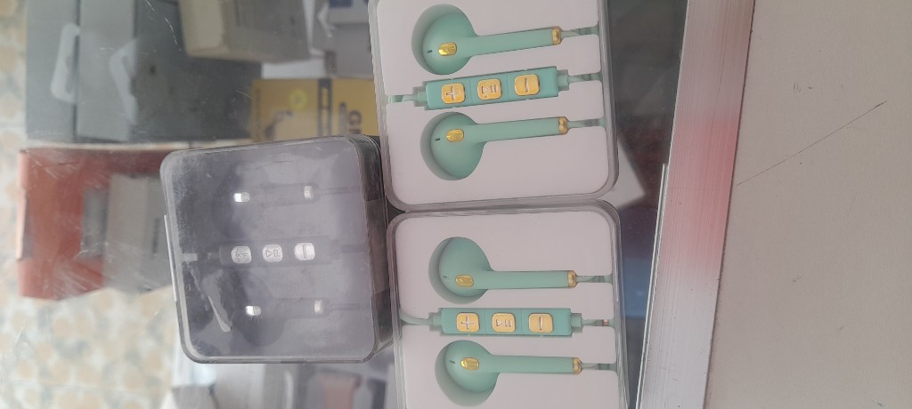 Audifonos verdes in-ear