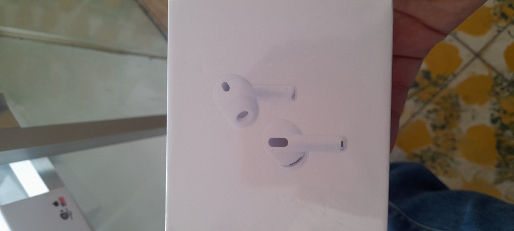 AirPods blancos inalambricos