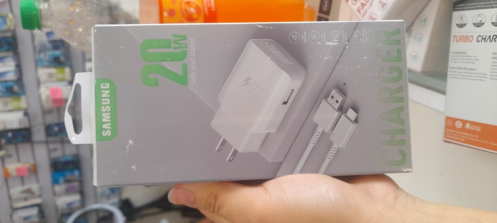 Samsung cargador 20W caja verde