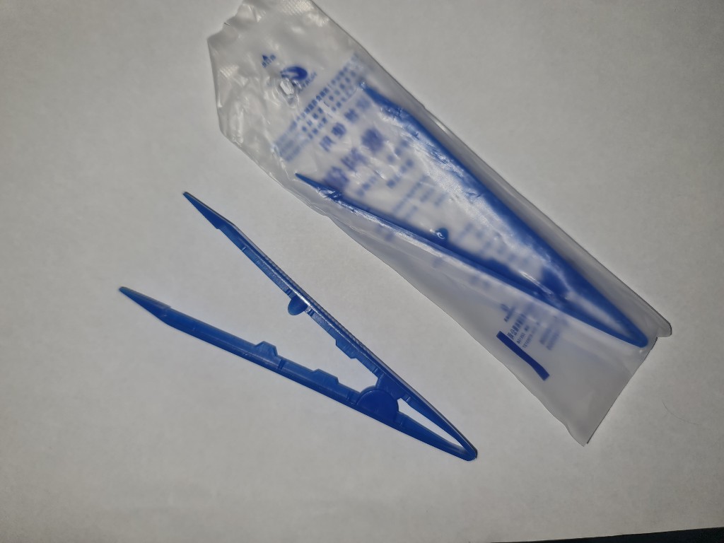 Pinza plastica anatómica