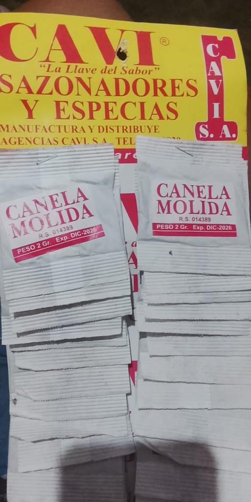 Cartón de canela en polvo
